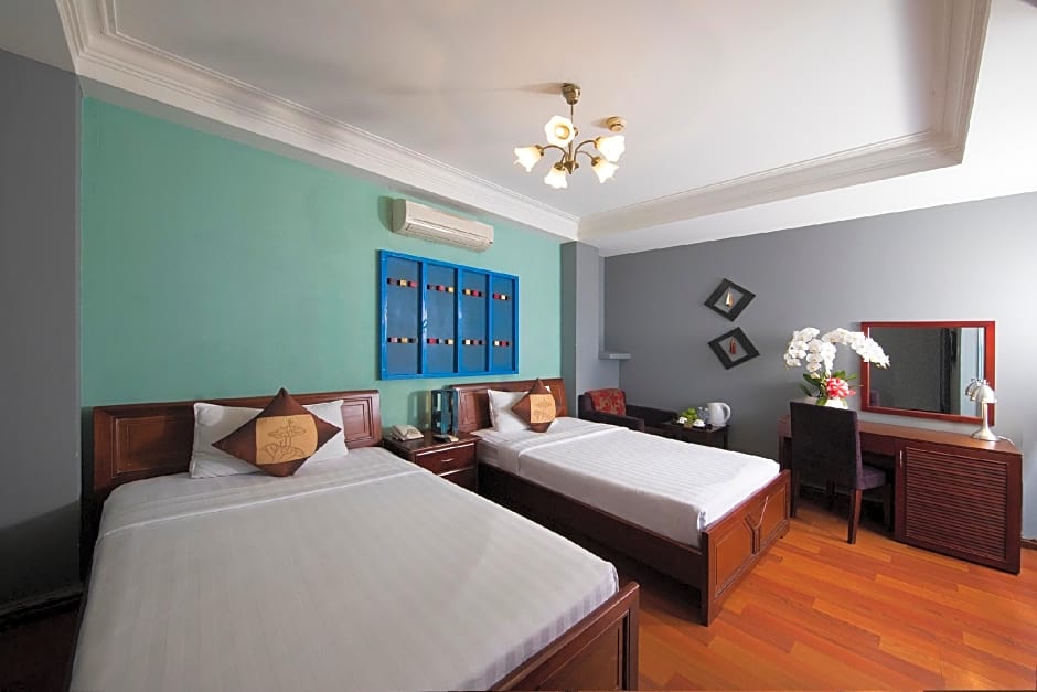 Good Vibes Central Hotel