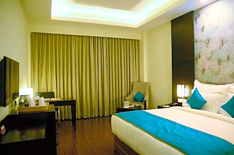 King Suite Non Smoking - Book & Unlock Exclusive Deals