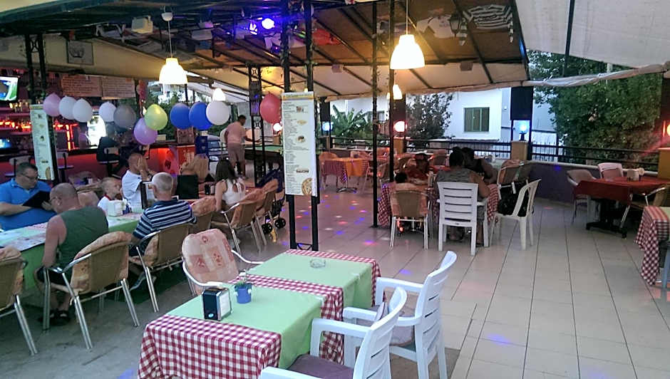 Club Sunset Apartments