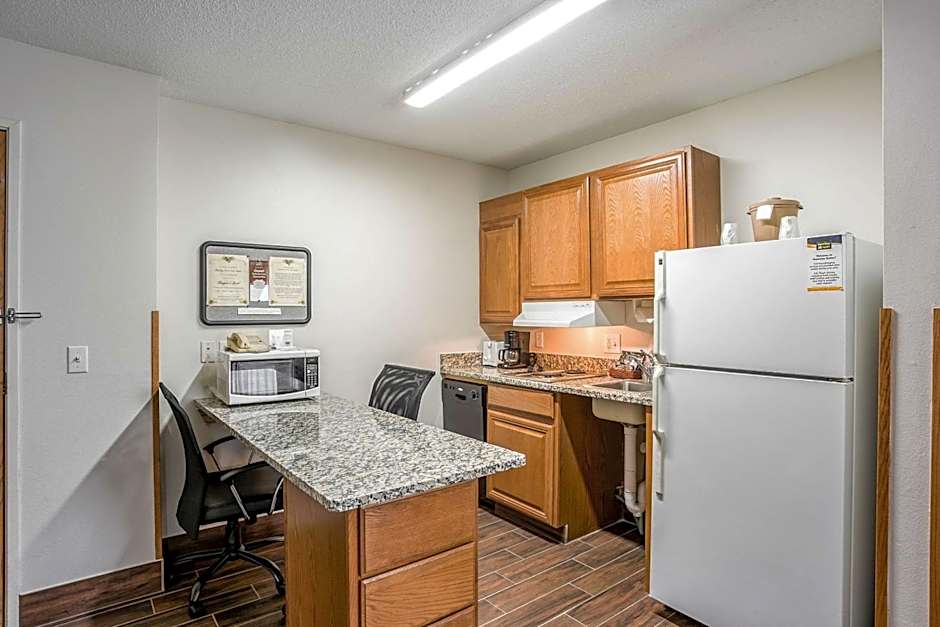 MainStay Suites Cedar Rapids North - Marion