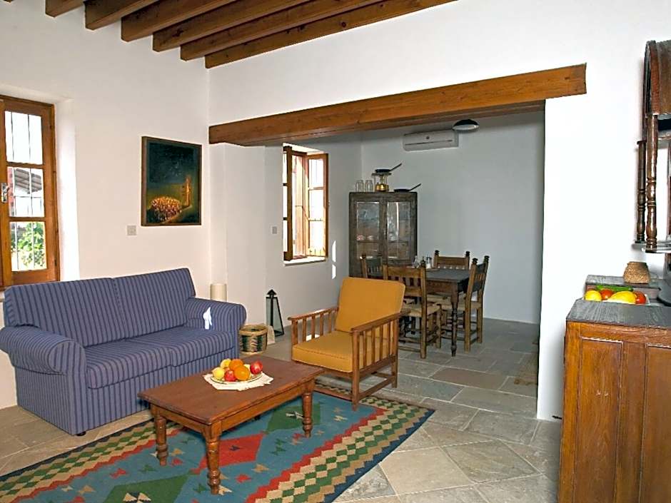 Porfyrios Country House