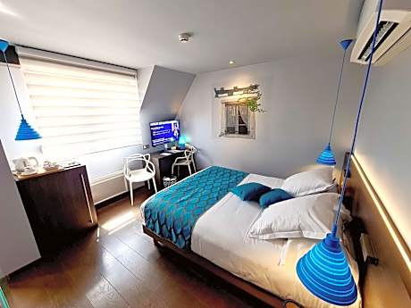 Standard Queen Room with Shower - Non-Smoking/Ground Floor