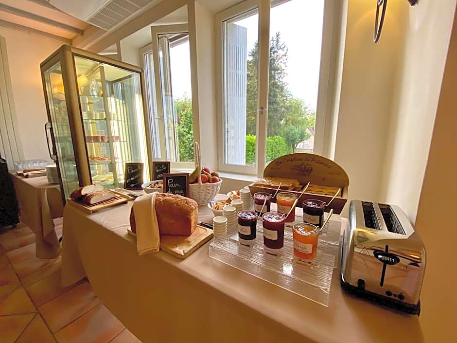 Logis Hotels - Hotel Restaurant Domaine Les Falaises