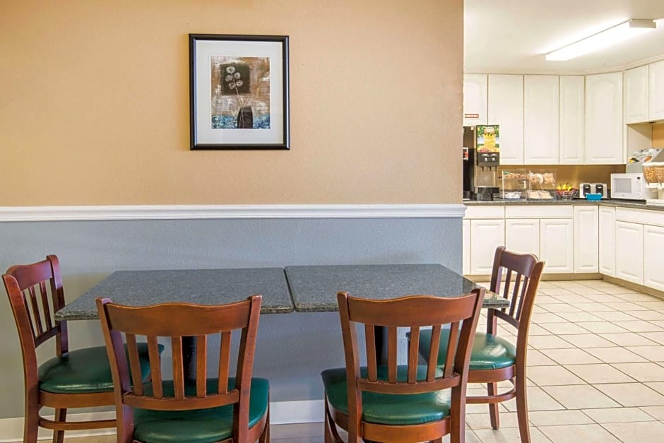 Microtel Inn & Suites by Wyndham Tulsa - Catoosa Route 66