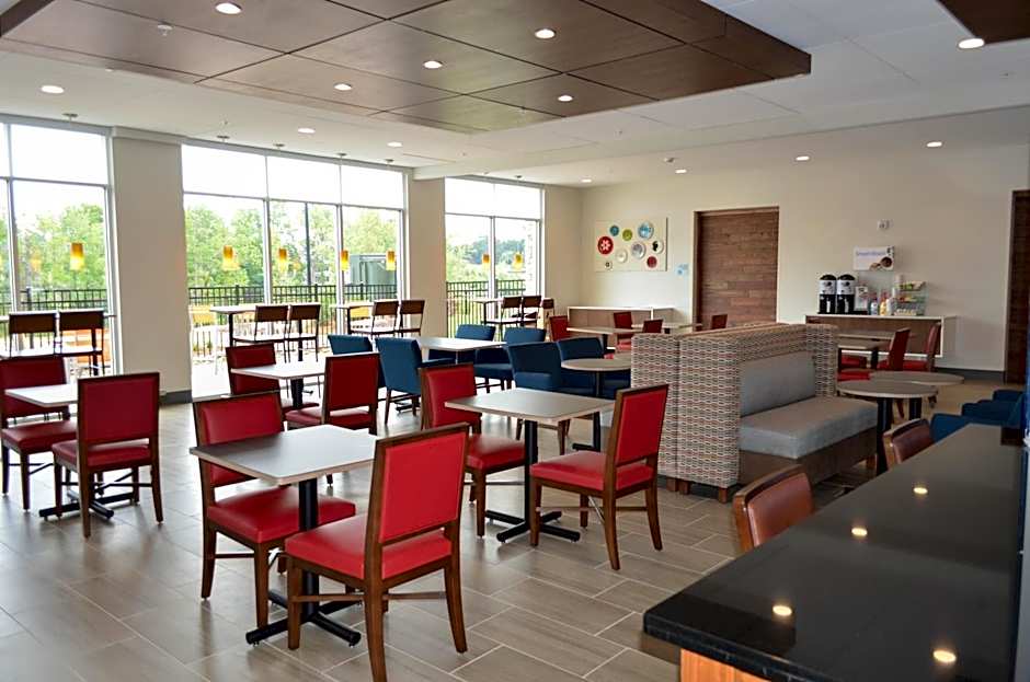 Holiday Inn Express & Suites Charlotte NE - University Area By IHG