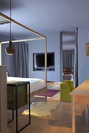 Suite with Mountain View