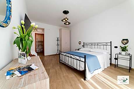 Double Room with Private Bathroom Sea View