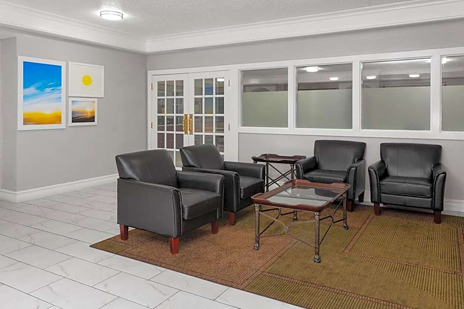 Days Inn & Suites by Wyndham Arlington Heights