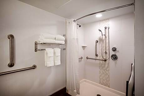 Queen Room - Disability Access