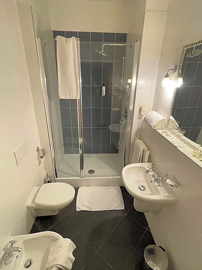 U Cervene zidle - Red Chair Hotel