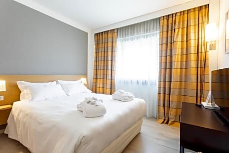 Executive Double for Single Use