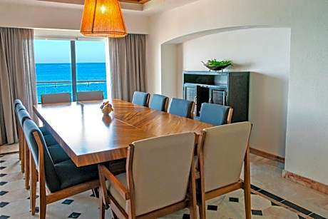 Deluxe Two-Bedroom Apartment