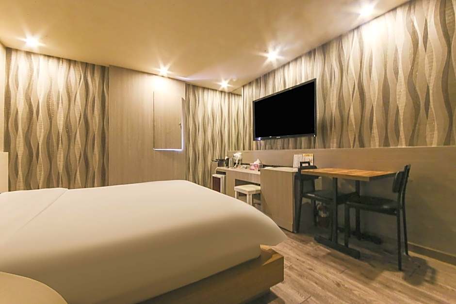 Hotel M story