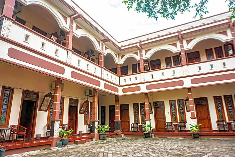 Photo 1 of 46 of Hotel Laweyan