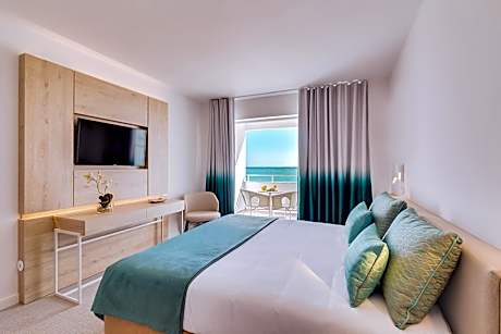 Single Room with Balcony and Sea View