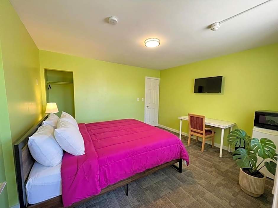 6267 Persepolis Inn