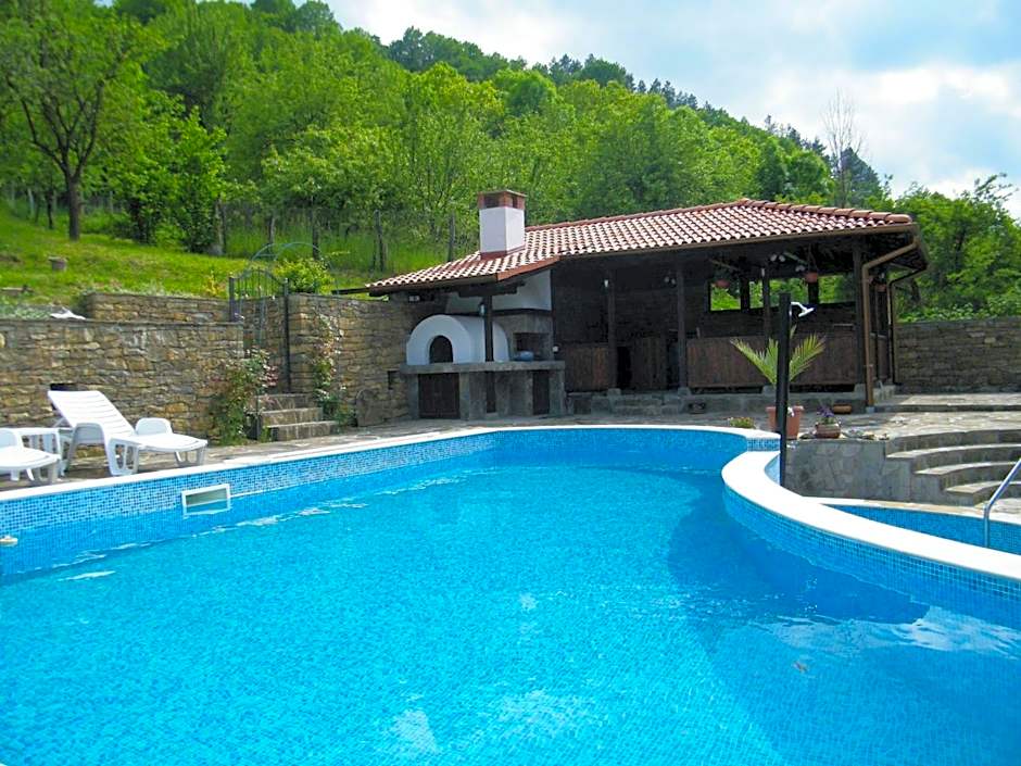 Family Hotel Chiflik Hills