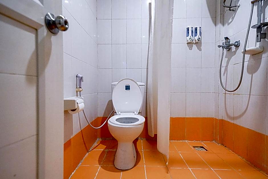 RedDoorz Plus @ Jalan FL Lumban Tobing Sibolga