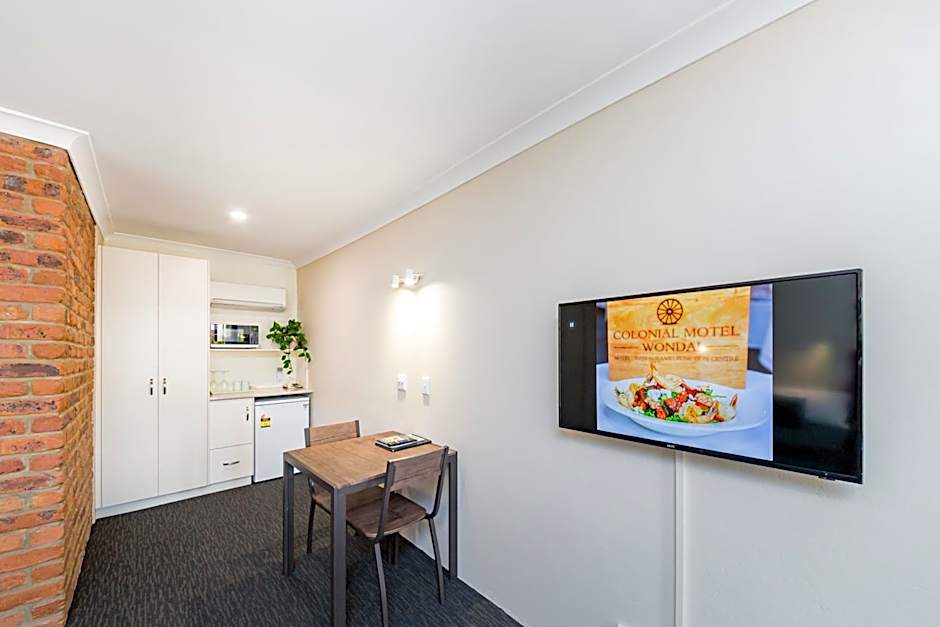 Wondai Colonial Motel & Ivory's Restaurant