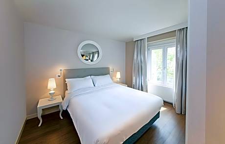 Business Standard Room