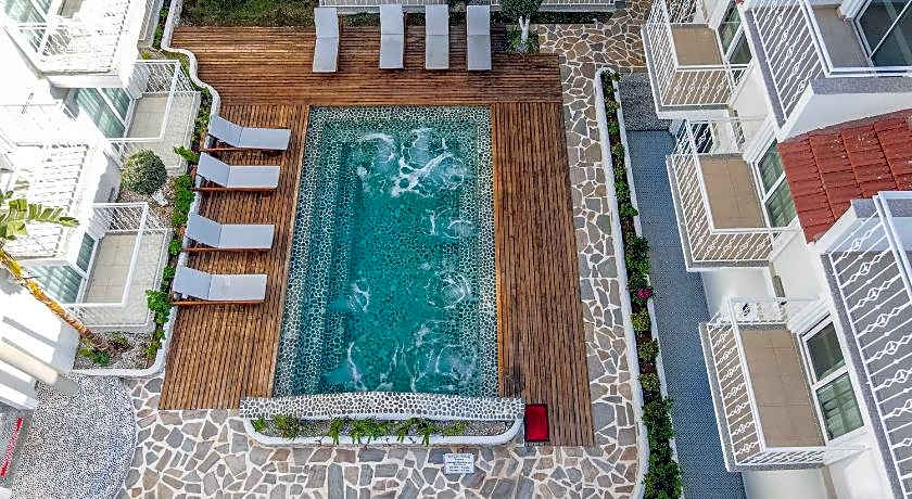 Montebello Deluxe Hotel