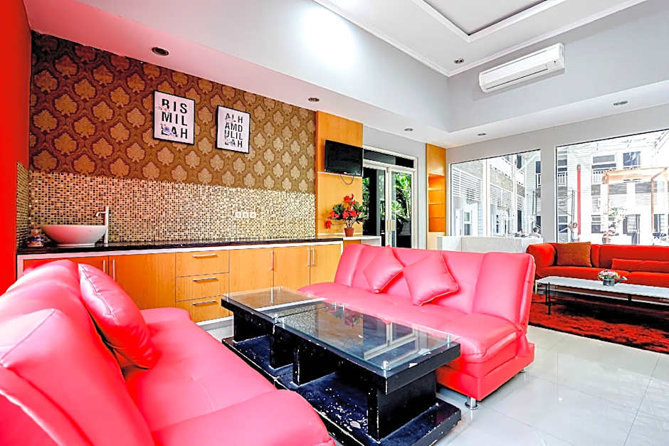 RedDoorz near Solo Square 3