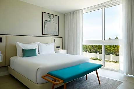 One-Bedroom King Suite with Limited View - Non-Smoking
