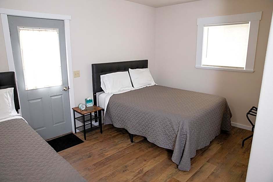 East Side Motel & Cabins