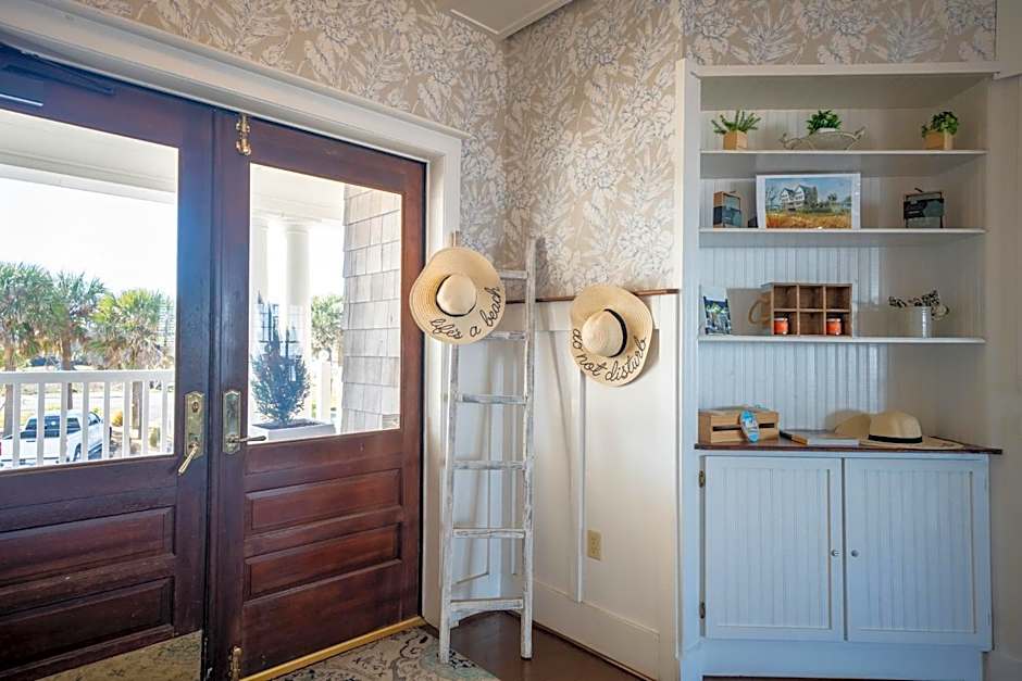 Elizabeth Pointe Lodge