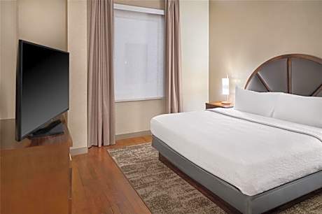One-Bedroom King Suite - Non-Smoking