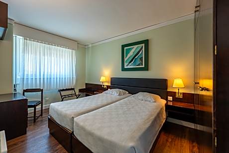 One-Bedroom Apartment with City View