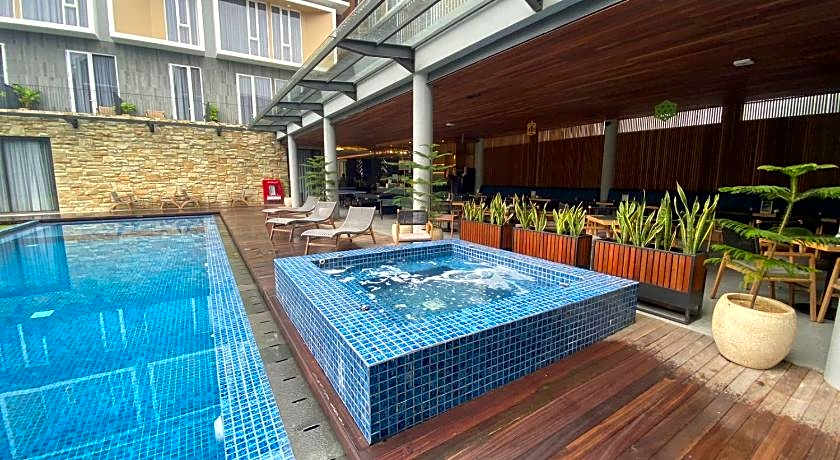 Facade Hotel by Azana