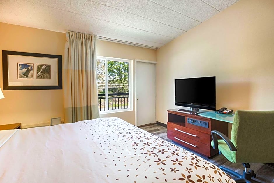 Fairmount Inn & Suites - Stroudsburg, Poconos