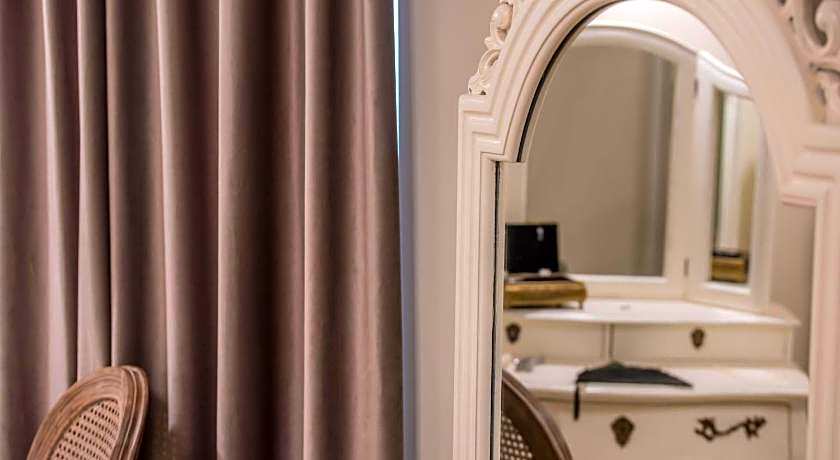 Kyria Boutique House