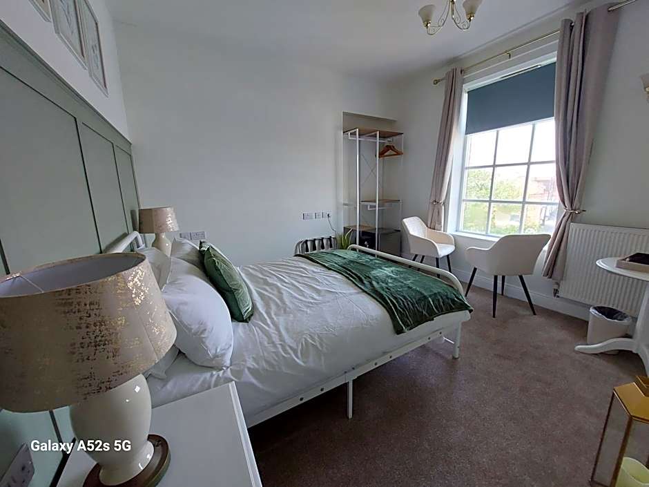 LONDONDERRYS Bar and Accommodation