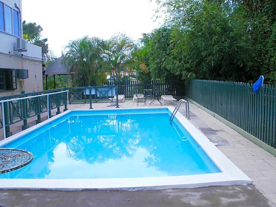 Pineapple Court Hotel