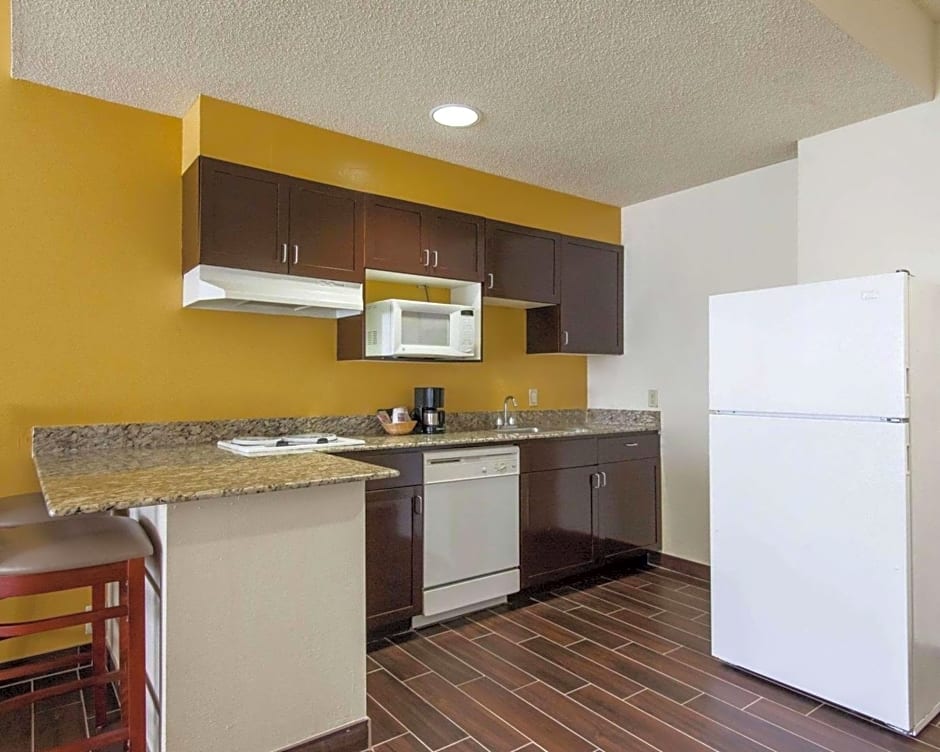 Comfort Suites Central / I-44