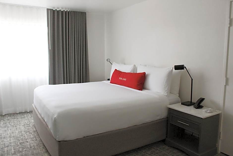 Vinland Hotel and Lounge