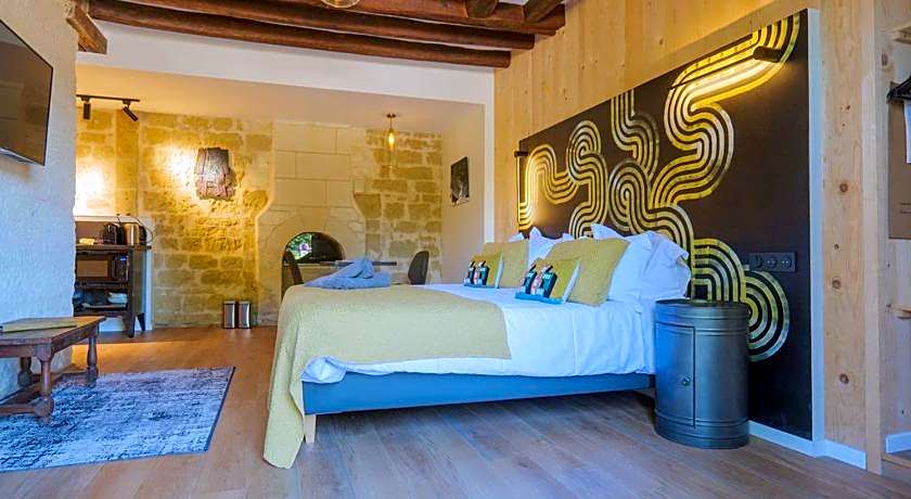 Le Chateau de Candes, sa Tour et ses Suites.