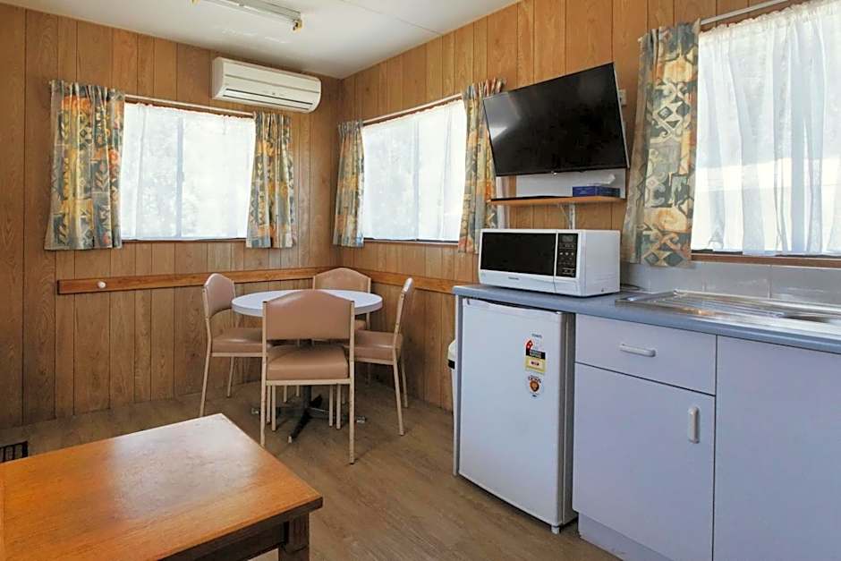 Woodmans Hill Motel