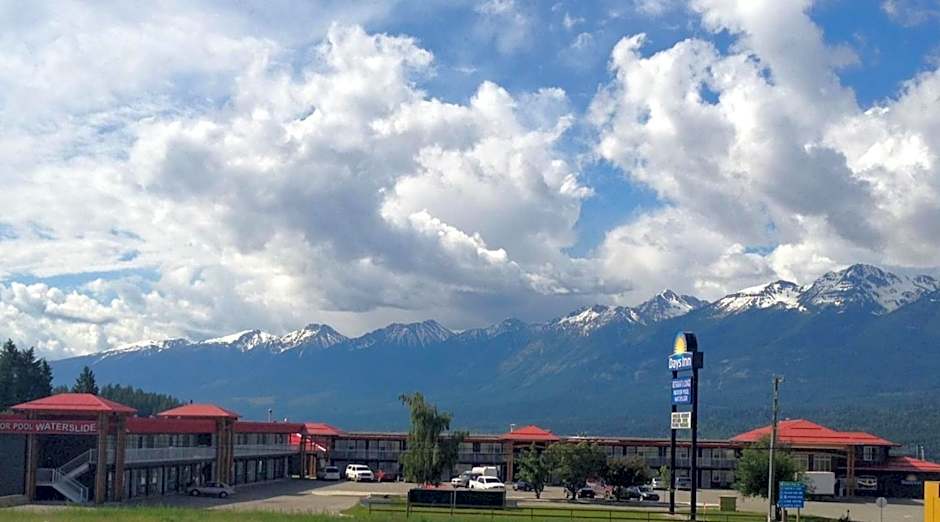 Days Inn by Wyndham Golden