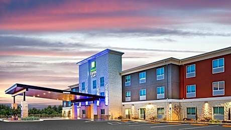 Holiday Inn Express And Suites Junction By IHG