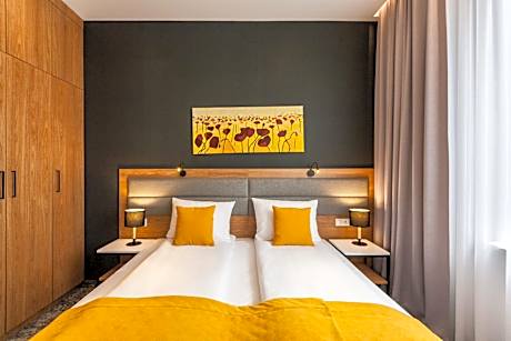 Deluxe Apartment with Shower and Bathtub