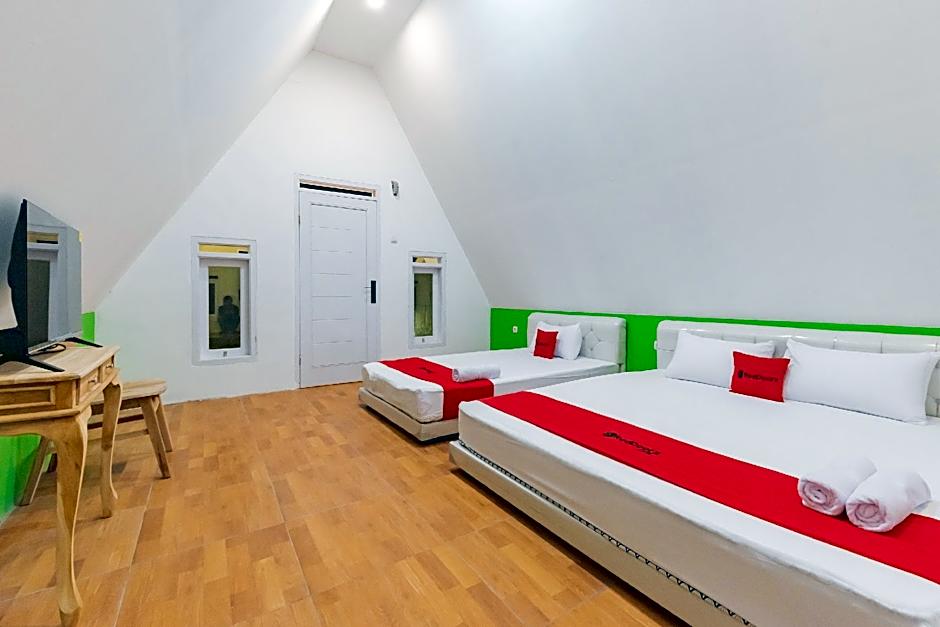 RedDoorz Syariah Plus near Sukabumi Station