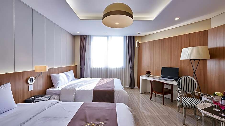 Aura Business Hotel
