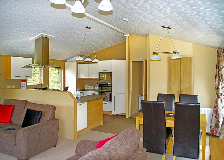 Paradise Lakeside Lodges