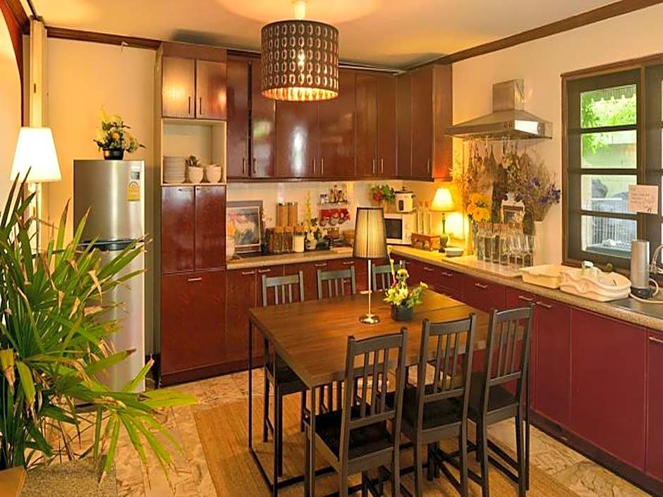 Lost And Found B&B – Bangkok, NY