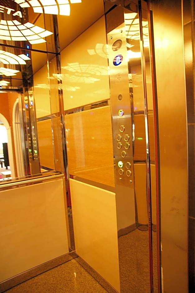 Meta Hotel