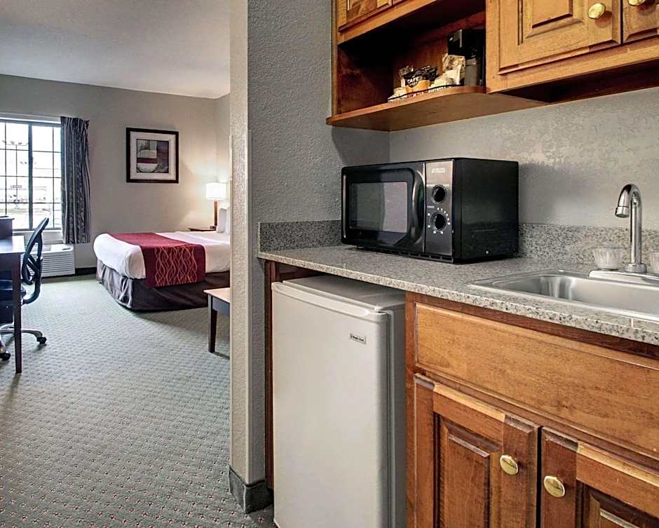Columbia Inn & Suites