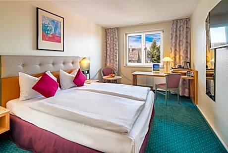 Comfort Queen Room with Queen Bed and View